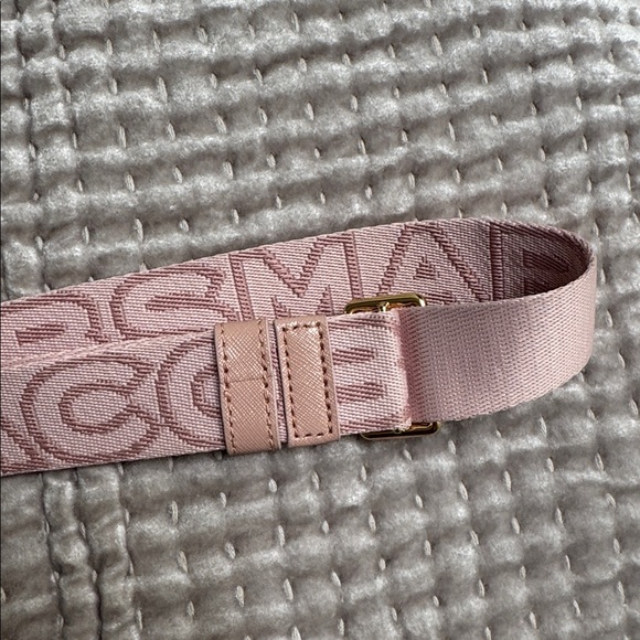 Marc Jacob’s Thin Logo Strap - Picture 5 of 8